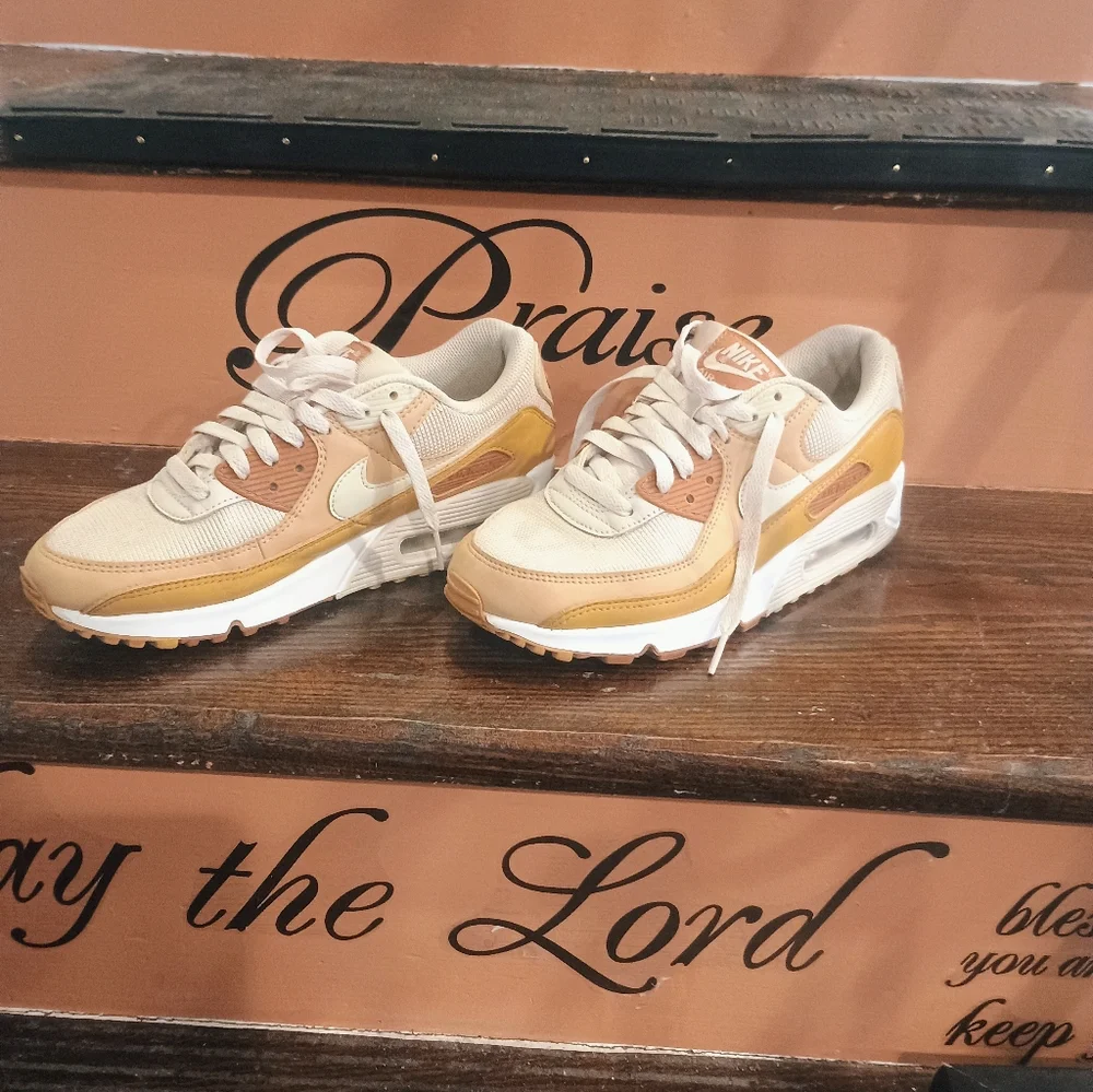 Nike Air Max Sneakers; White, Carmel and Tan. Barely Worn - Picture 8 of 8